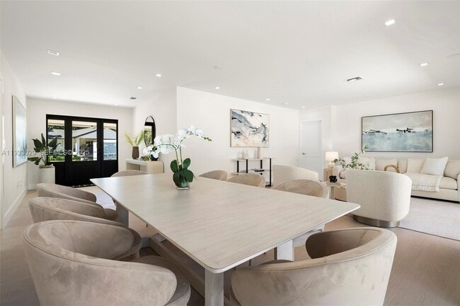 Building Photo - 10945 SW 75th Ct