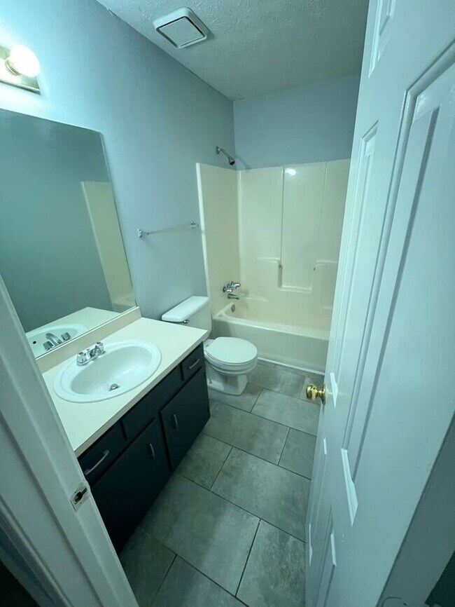 Building Photo - READY NOW!!! 2 Bedroom 2 Bath Ranch Duplex!!!