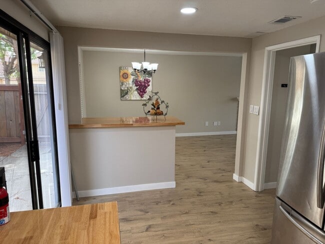 Building Photo - Updated 3 Bedroom 2.5 Bath 2 Story Condo Fairfield *Star Rentals