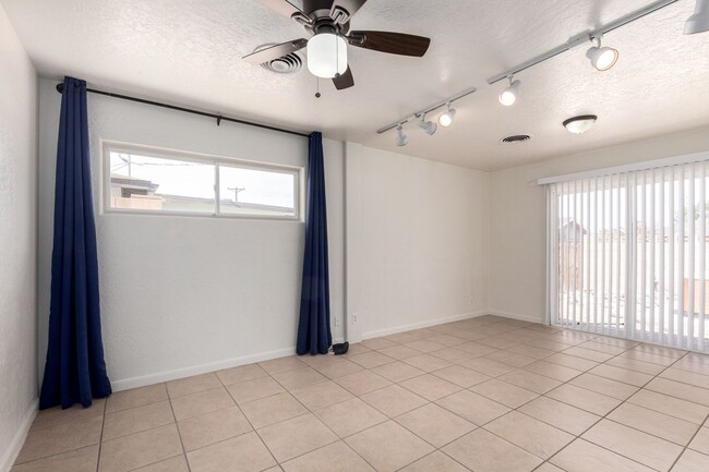 Building Photo - South Scottsdale Charmer! 4 bed + Office, ...