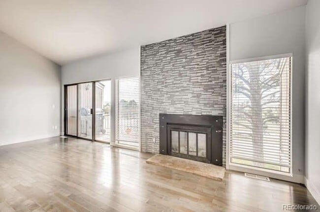Building Photo - Beautifully Remodeled 3 bedroom Townhome in the Pinery.