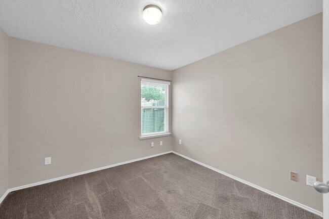 Building Photo - 18441 Sunrise Oaks Ct