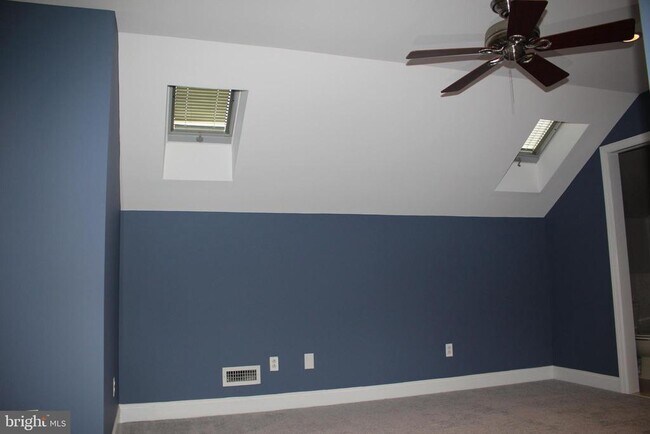 Building Photo - 176 S Patricia Dr