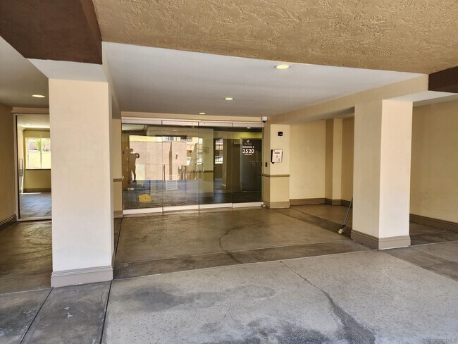 Building Photo - 3520 Lebon Dr
