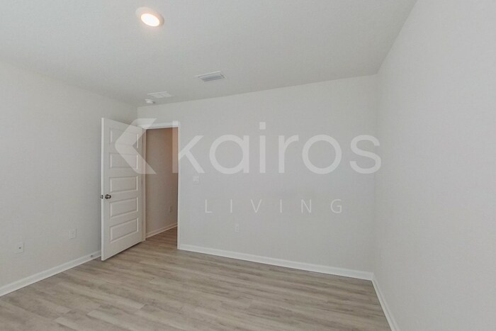 Building Photo - 321 Monarch Ln