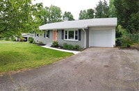 Building Photo - 3 Bedroom Renovated Ranch Style Home in Seneca - REDUCED