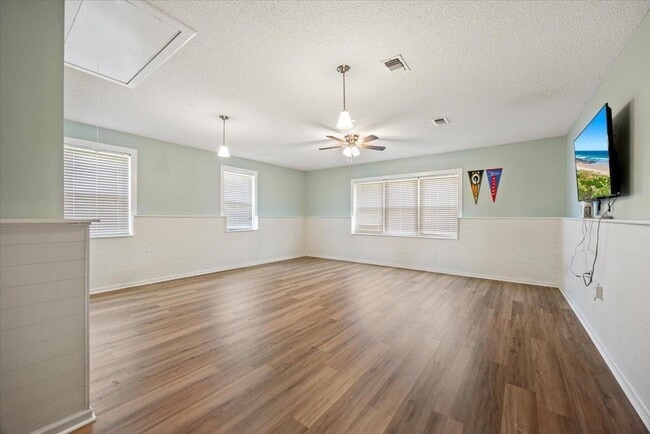 Building Photo - 8665 El Paseo St