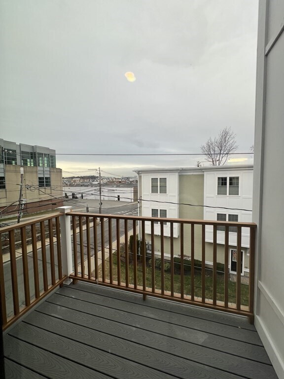 Building Photo - 157 Everett St