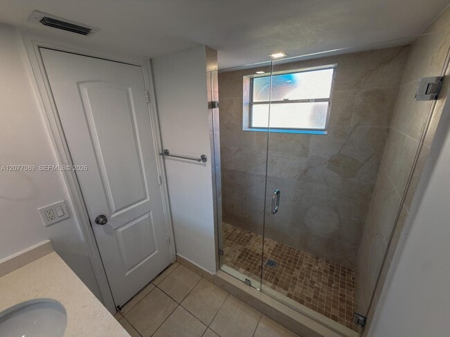 Building Photo - 9937 Three Lakes Cir