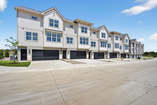 Building Photo - BRAND NEW:  Kettlestone Central Townhomes for Rent