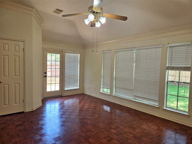 Building Photo - 4515 Oak Valley Dr