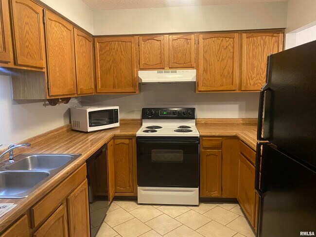 Building Photo - 3240 Parkwild Dr