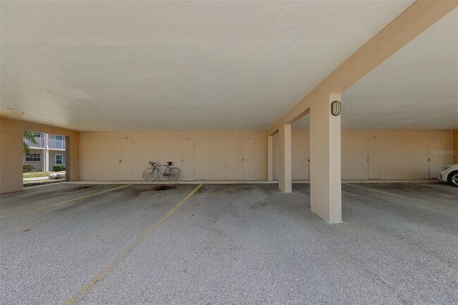 Building Photo - 10215 Regal Dr