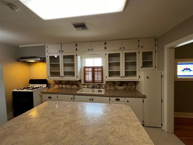 Building Photo - 2 bedroom 2 bath home, MOVE IN SPECIAL!!!