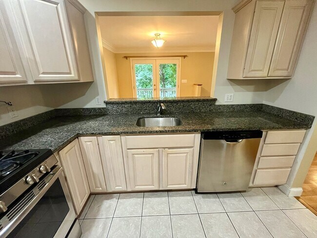 Building Photo - 6 N Park St