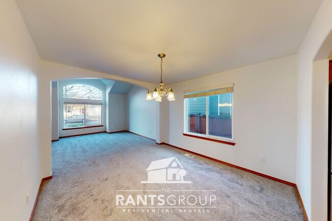 Building Photo - Spacious Pet-Free 4+ Bedroom Home in Lacey!