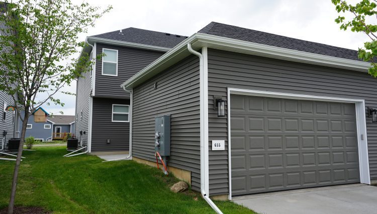 Building Photo - 655 Hillcrest Dr