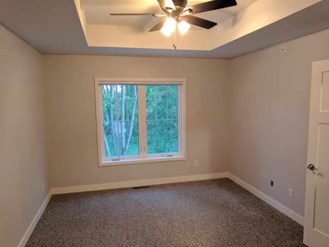 Building Photo - Tripoint Townhomes 220