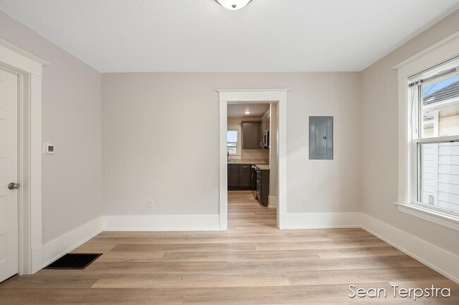 Building Photo - 951 Fulton St W