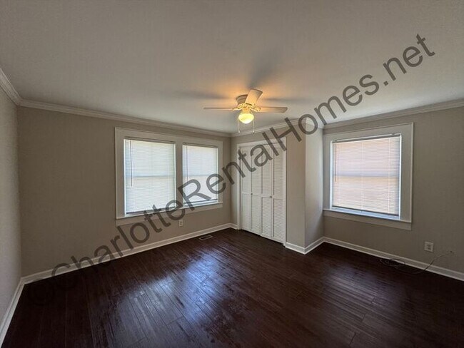 Building Photo - Nice 2 bedroom 2 bath home with large deta...