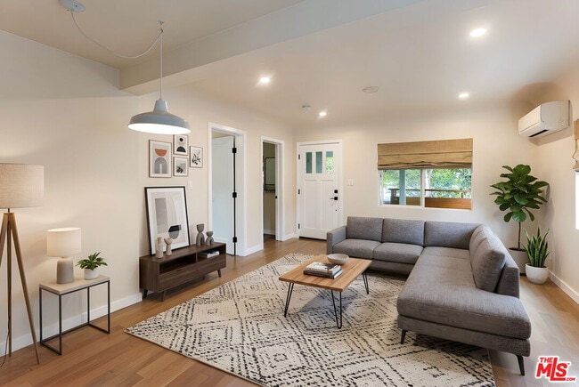 Building Photo - 6208 Hayes Ave