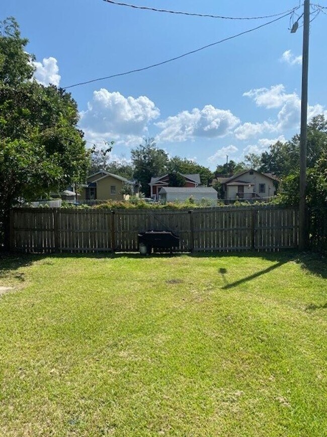 Building Photo - Cargo District home located within walking distance of Downtown Wilmington