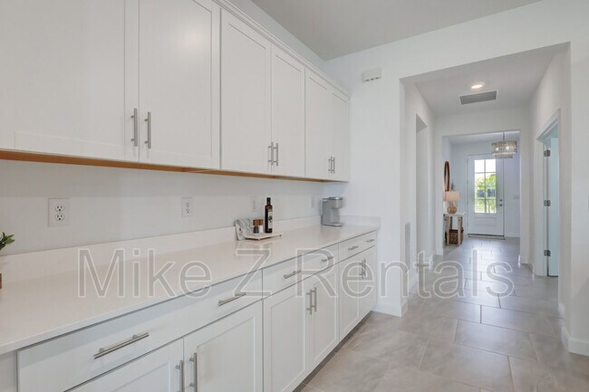 Building Photo - 18315 Ridgeline Dr