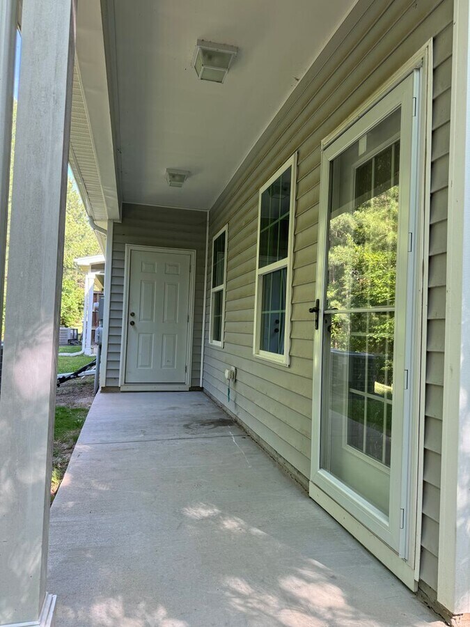 Building Photo - 1665 Quail Cir