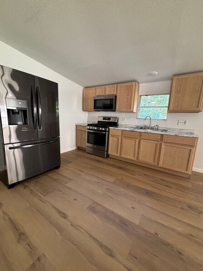 Building Photo - 305 Cascade Dr