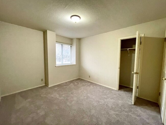 Building Photo - Lovely 3 Bedroom/2.5 Bathroom in Round Rock!