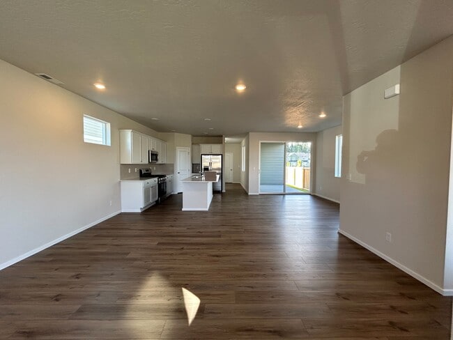 Building Photo - 294 E Viceroy Ave