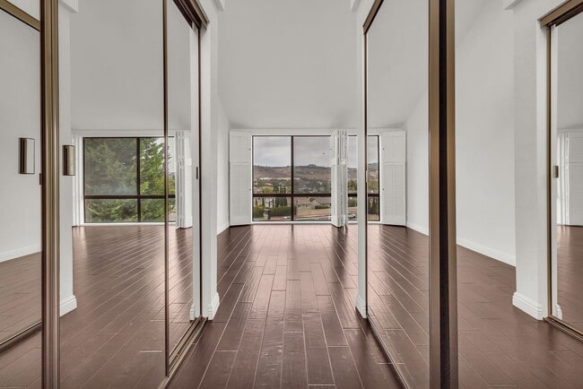 Building Photo - 33492 Valley View Ct