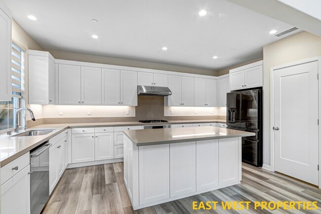 Building Photo - 117 Soaring Eagle