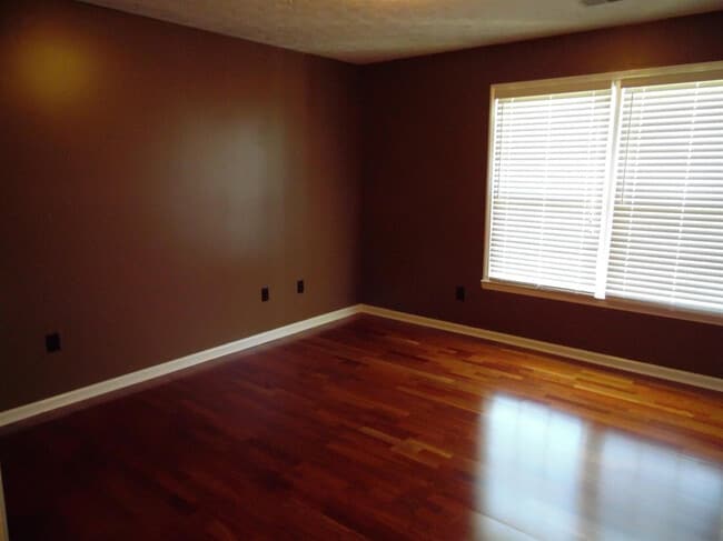 Building Photo - 1305 Amherst Dr