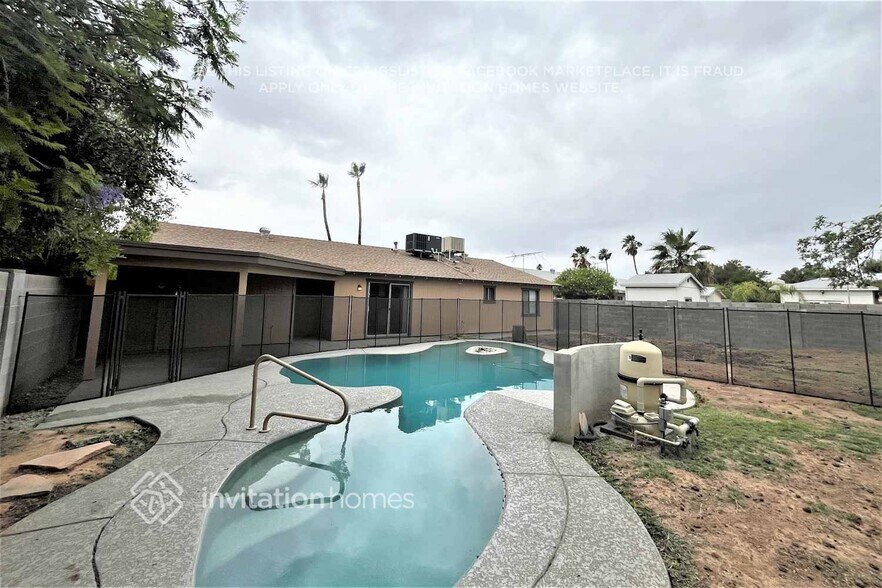 Building Photo - 3718 E Gelding Dr
