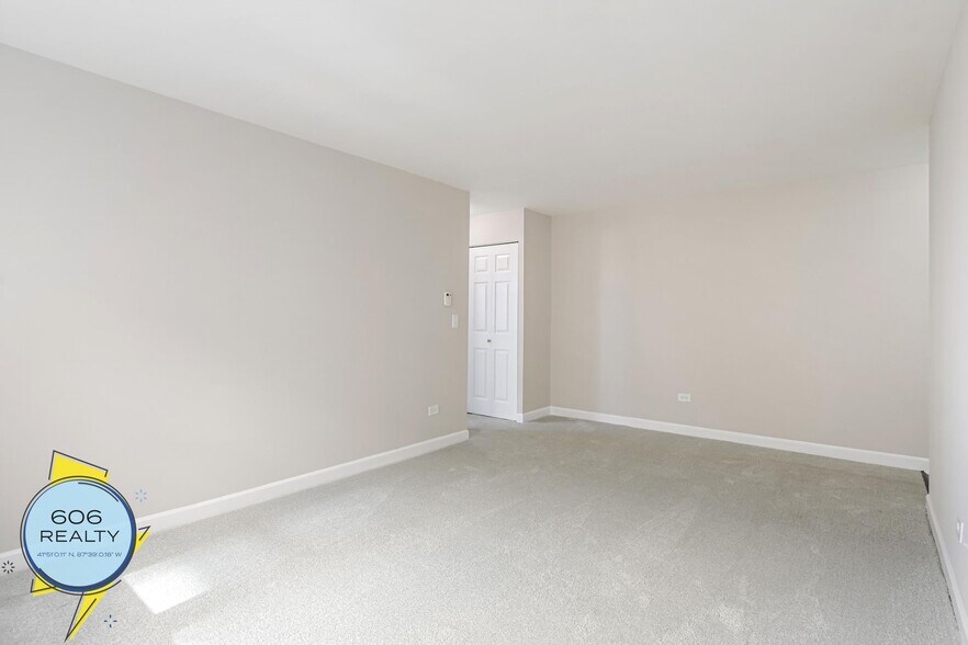 Building Photo - 3001 N Thatcher Ave