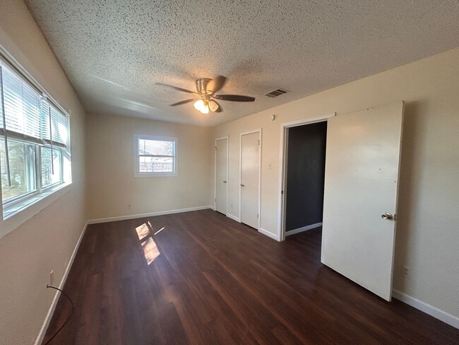 Building Photo - Remodeled 3/1 in Central Lubbock