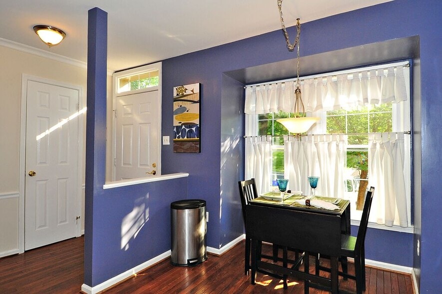 Building Photo - 4745 Columbia Rd