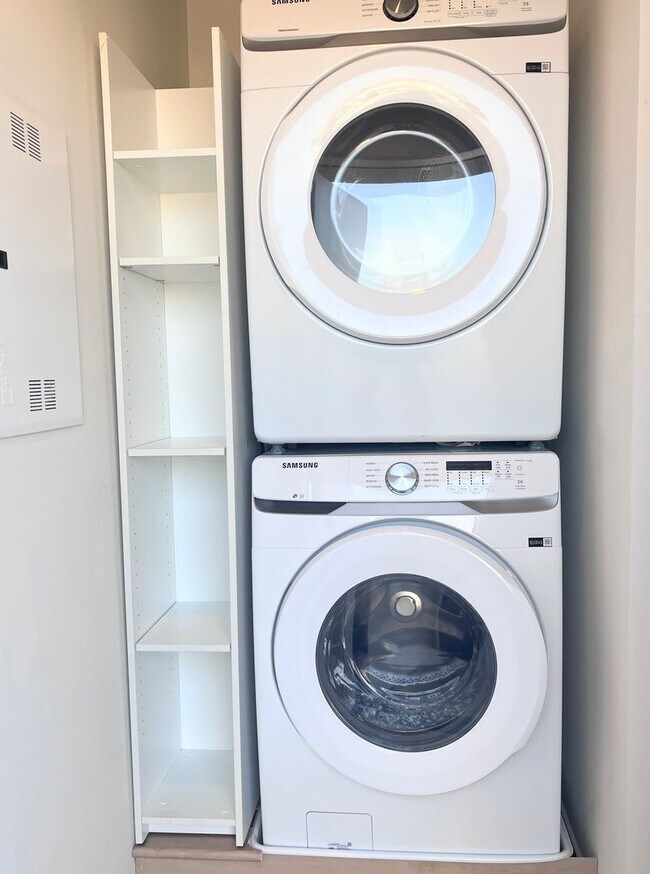 Building Photo - Idaho (Apfeld)