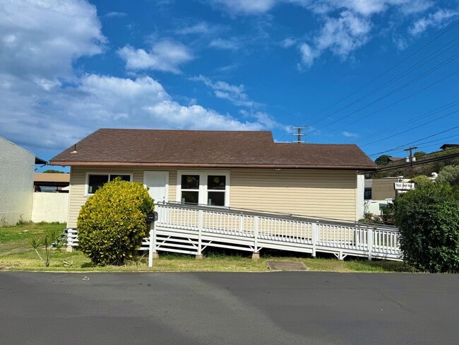 Building Photo - Newly Upgraded 2 Bedroom / 1 Bathroom House in Wailuku! Pet friendly!