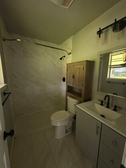 Master bath: Shower "ONLY" - 7118 Melpomene Dr