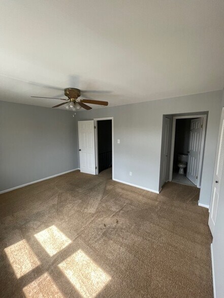 Building Photo - 2306 Walnut Ridge Est