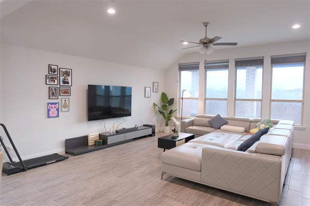 Building Photo - 5928 Pine River Ln