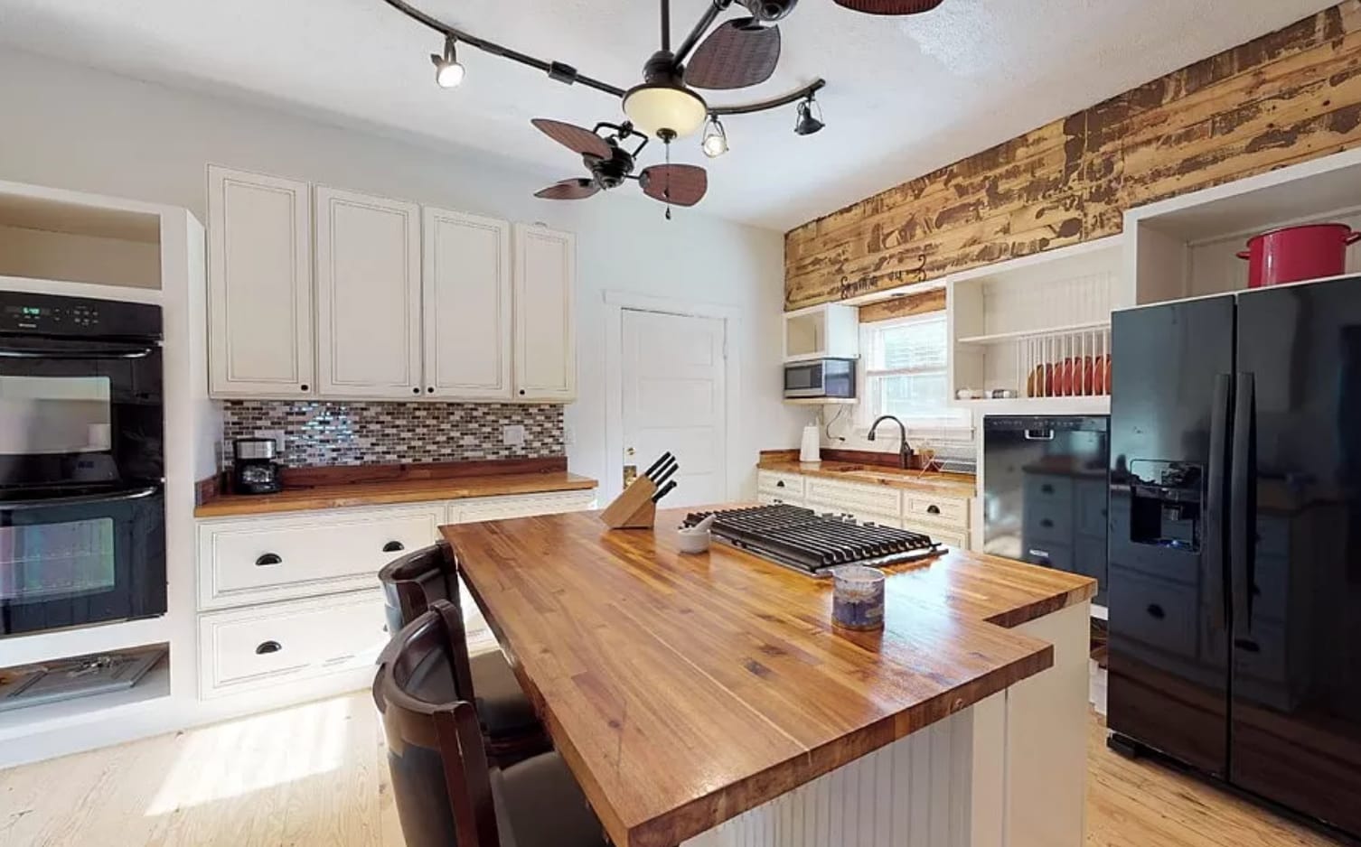 Building Photo - 178 W Broadway St