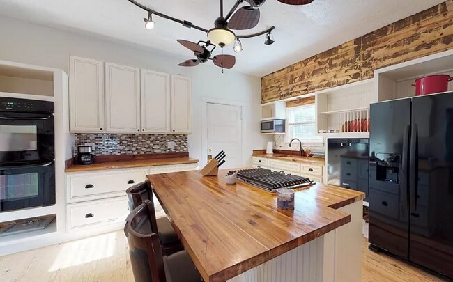 Building Photo - 178 W Broadway St