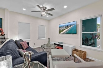 Building Photo - 111 E Hibiscus St