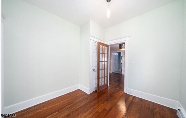 Building Photo - 9 Kling St