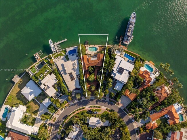 Building Photo - 11 E Rivo Alto Dr