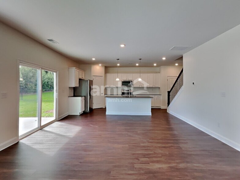 Building Photo - 560 Rivermist Dr