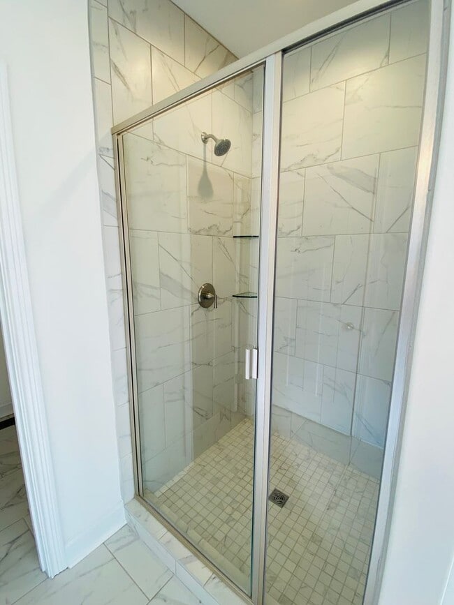 Building Photo - Luxury Home